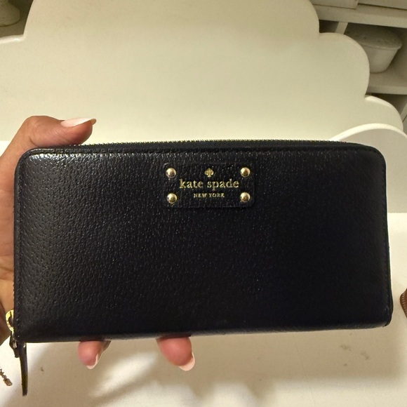 Kate Spade Black Wallet in great condition. Has 12 slots and 7 packets - Picture 6 of 10
